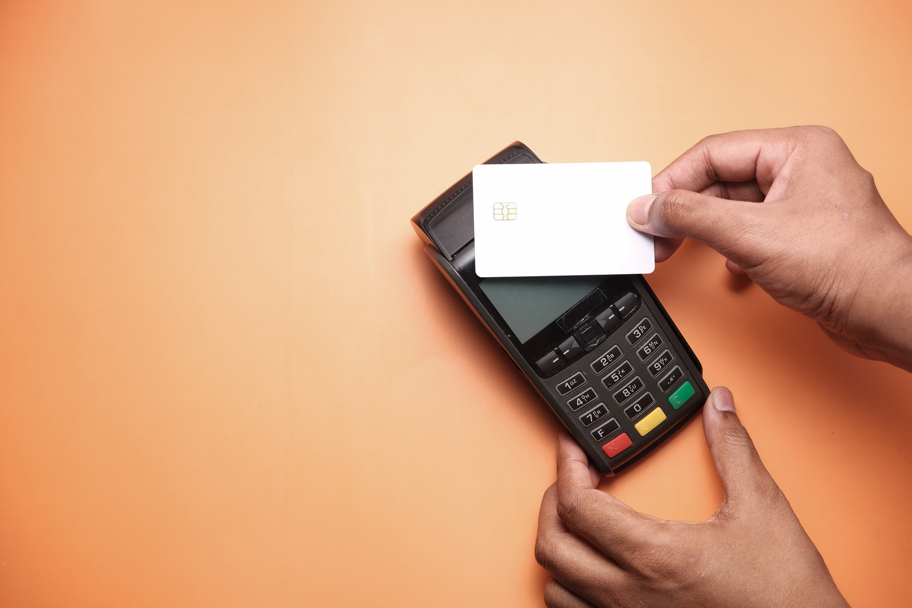 Payment terminal charging from a card, contactless payment